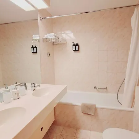 G&p Housing Mit Kueche & Balkon & Highspeed Internet- Comfort Groups *