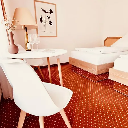 G&p Housing Mit Kueche & Balkon & Highspeed Internet- Comfort Groups *